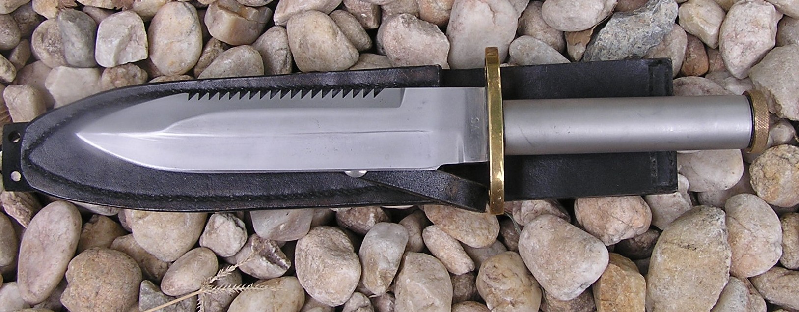 https://mayneknives.tripod.com/sitebuildercontent/sitebuilderpictures/survivalknife1.jpg